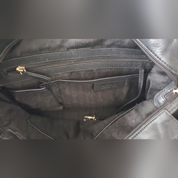 Michael Kors Black Leather Jet Set Gold Chain Shoulder Bag - Picture 6 of 8